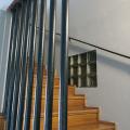 Schody bębowe balustrady zachowane orginalnie po renowacji_Easy-Resize.com.jpg